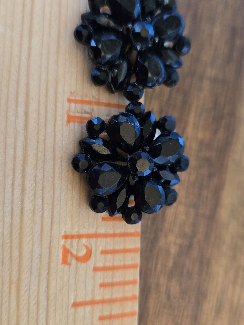 Black Cluster Flower Earrings - Women Jewelry - Picture 4 of 4